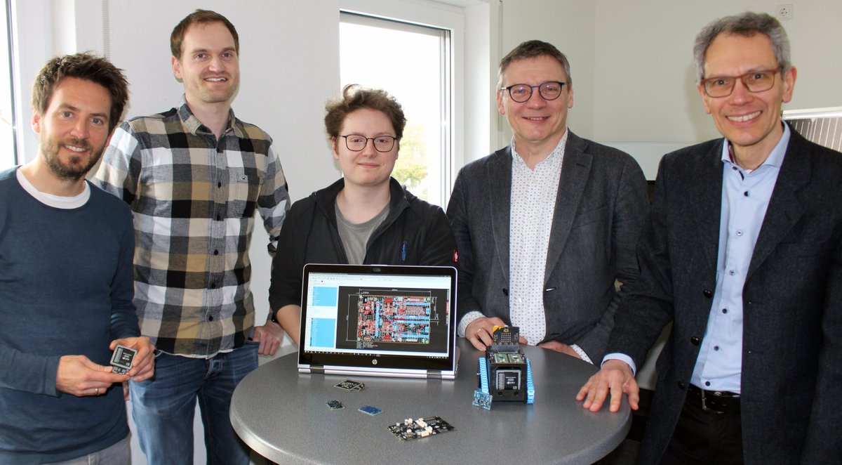 HS_Osnabrueck's tweet photo. Mobiler Roboter für den #MINT-Unterricht: Gian-Luigi Thiele, Student der #HSOS, entwickelt Prototyp für die BBS Brinkstraße. Sein Roboter ist ein zentraler Baustein im Projekt #MINTFactory & soll nun weiterentwickelt und zertifiziert werden.
https://t.co/kSf5t6NL41 https://t.co/rD7WLM9BCJ