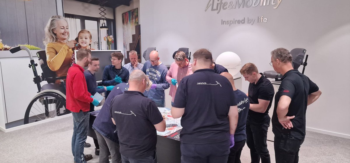 De afdeling operationeel van Life &amp; Mobility BV Doetinchem heeft hun kennis weer geüpgraded tijdens de Loctite cursus gegeven door Remco Broekhuizen van Henkel Nederland BV. 
Jurgen Terhorst bedankt voor de ontvangst!