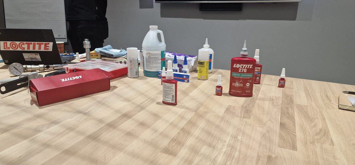 RateringUlft's tweet photo. De afdeling operationeel van Life &amp; Mobility BV Doetinchem heeft hun kennis weer geüpgraded tijdens de Loctite cursus gegeven door Remco Broekhuizen van Henkel Nederland BV. 
Jurgen Terhorst bedankt voor de ontvangst! https://t.co/XRzgK6y5dS