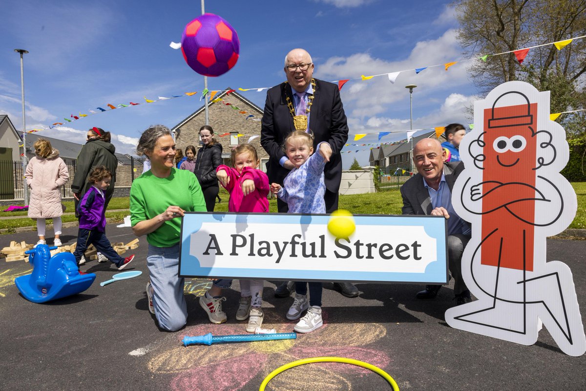 Communities in Fingal are taking part in a pilot this summer that aims to replace cars with kids, transforming neighbourhood streets into safe places to play and socialise.

Story 👉changingireland.ie/children-in-fi…