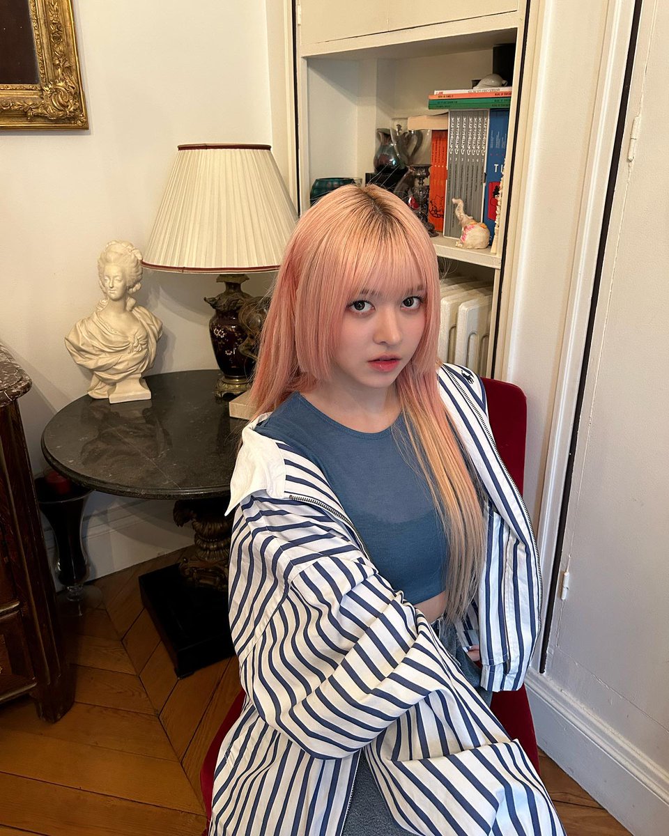 NMIXX official instagram update with Lily (1/2)