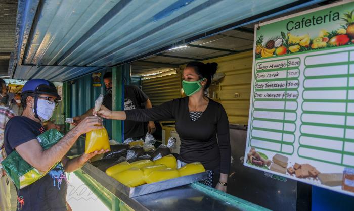 En todas las provincias se deben estremecer las direcciones administrativas y sistemas empresariales, y potenciar el desarrollo local, en aras de incrementar la oferta de bienes y servicios al pueblo, para disminuir los altos precios que existen hoy en #Cuba.
#MejorEsPosible