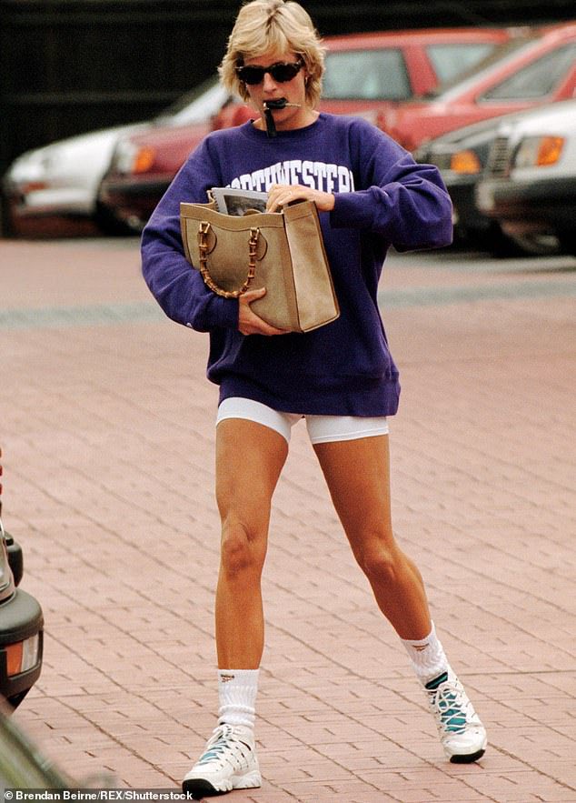 ElsaFox100's tweet image. Ooh look at Diana's sweatshirt! The front may be quite hidden but to a teenager, obsessed with Princess Diana would notice it, and then want one herself by attending that same University as in Northwestern. I'd not seen this photo before today.  #markle #Megzilla #Megxit