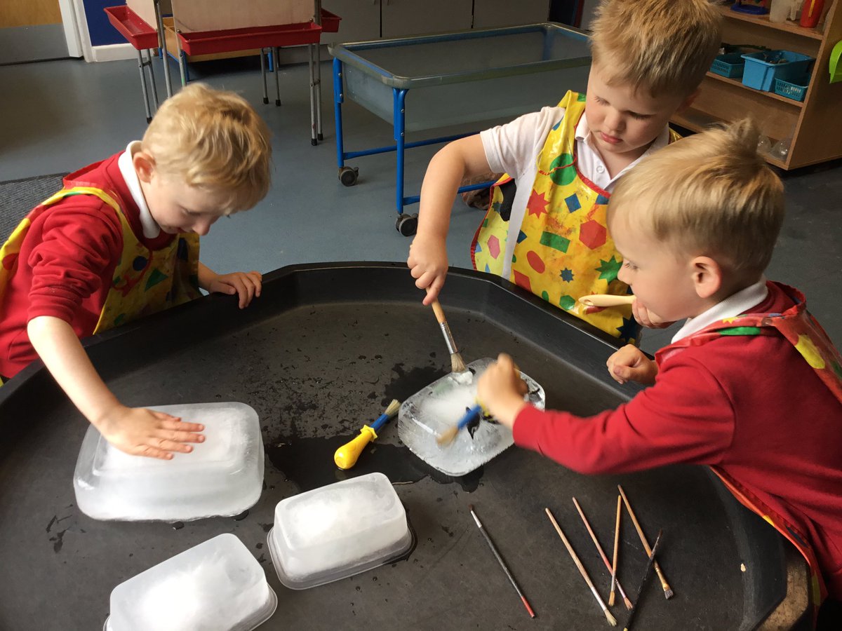 NurseryOPS's tweet image. Let’s see how long it will take for the ice to melt and we can then discover the penguins inside!  Some penguins live in Antartica which is very cold! 
 #opsscience #opsgeography