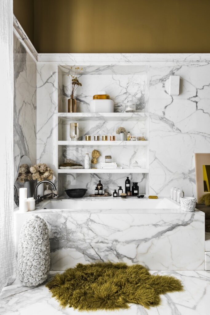 BGoldfuss13's tweet photo. All-white #bathrooms can make a bold statement. #homerenovation https://t.co/gCcjvW9zRI https://t.co/huZVZoph3J