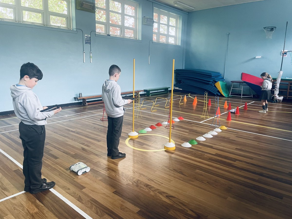 OLRprimary's tweet image. Erin & Lillia have set up obstacle courses for the RvRs today during coding club! These digital leaders are outstanding. #codingclub #digitalleaders