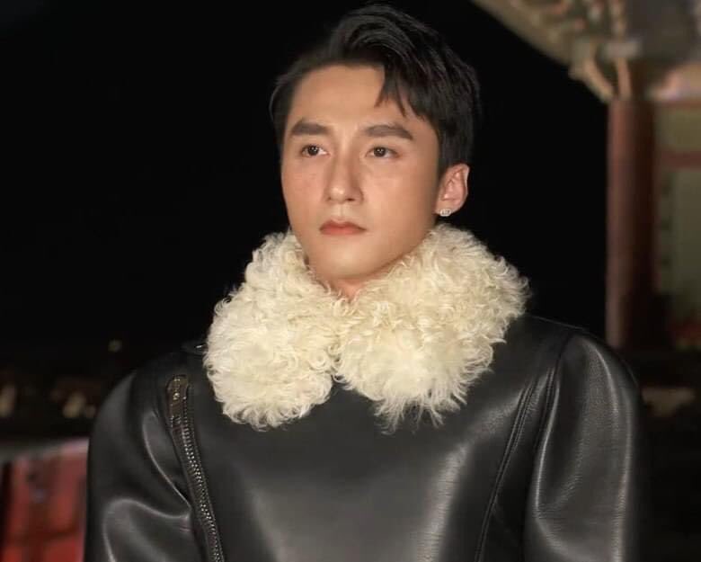 MTPGlobalUnion's tweet photo. Some pictures are compiled from many sources of Tùng at Gucci Cruise 2024 Fashion Show! 🔥

M-TP AT GUCCI CRUISE 2024 

@sontungmtp777 @gucci 
#GucciCruise24 
#GUCCIxSONTUNGMTP 
#SonTungMTP #Gucci https://t.co/65PKEIhLXL