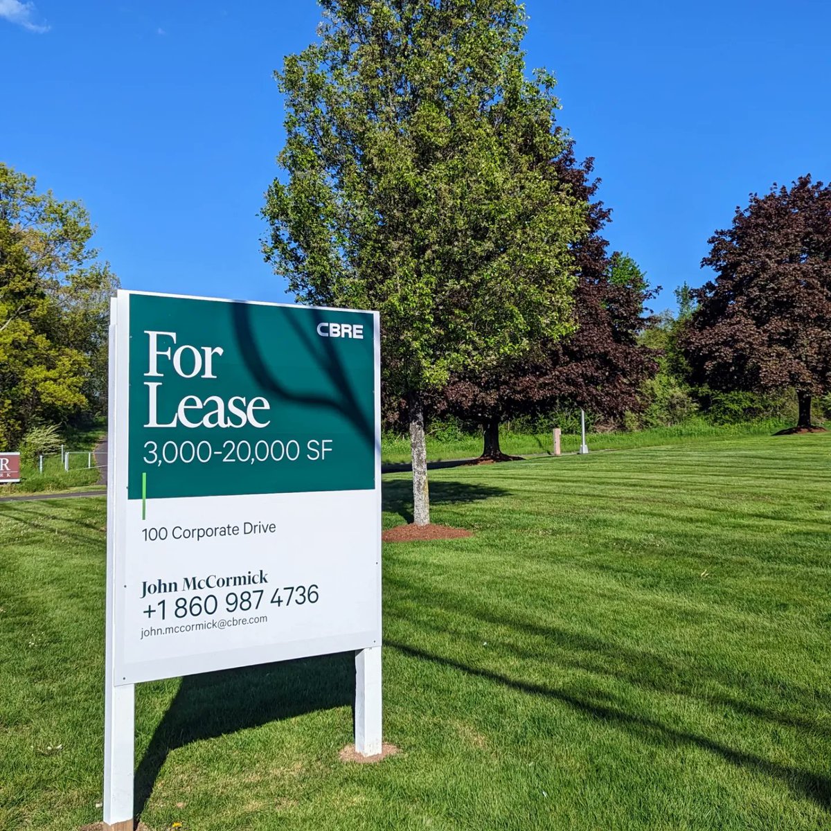 WindsorCTEcoDev's tweet image. In the market for office space? Then check out Windsor's beautiful Day Hill Corporate Area with great highway access and a skip and a jump to Bradley International Aitport.  Today's feature - 100 Corporate Drive - loopnet.com/Listing/100-Co…
