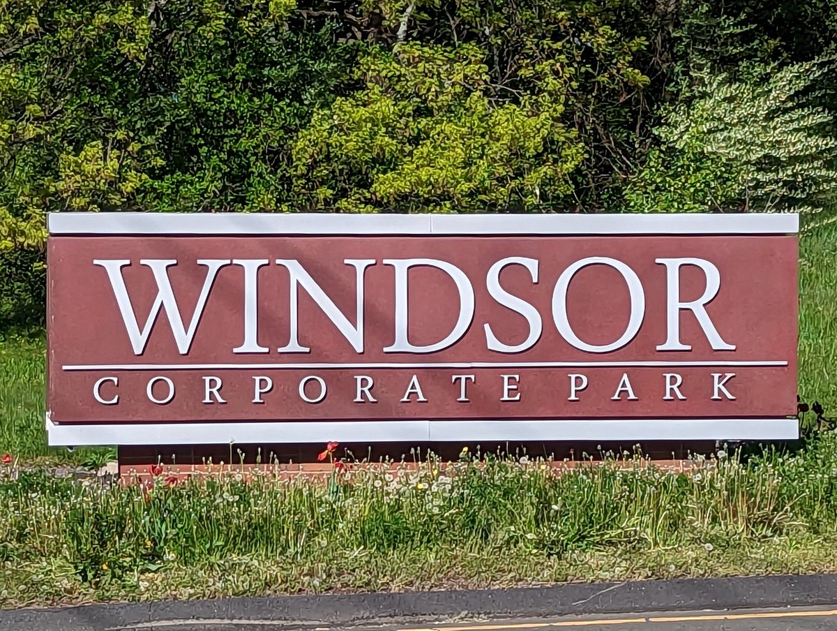 WindsorCTEcoDev's tweet image. In the market for office space? Then check out Windsor's beautiful Day Hill Corporate Area with great highway access and a skip and a jump to Bradley International Aitport.  Today's feature - 100 Corporate Drive - loopnet.com/Listing/100-Co…