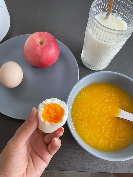 abdoumejdou's tweet photo. millet porridge, eggs, apples, milk https://t.co/SDJX1xQ5GE