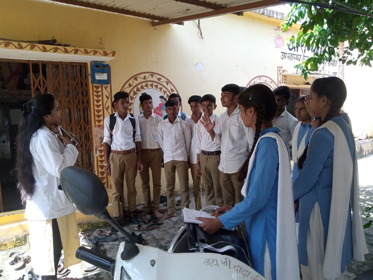HwcModel's tweet photo. Ahmedpur Khaigaon HWC in Khandwa district became the first HWC to have Ayushman Ambassadors. The Community Health Officer oriented them on their roles and responsibilities. Their ongoing work on providing IFA tablets to adolescents and Hb reporting is a helping hand to the CHO. https://t.co/zYwByW4ZqE