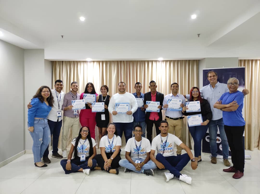 ADHAMargarita's tweet photo. #ADHAM entre jurado en evaluacion final, con participantes del programa #POLITEIA 2024; defendiendo #informe de #documentación sobre caso en #Venezuela, donde se haya #vulnerado algún #derechohumano.
Fortaleciendo nuevos líderes
Agradecidos @juventudinsular y @simoncalderonve https://t.co/uqccNZAkIZ