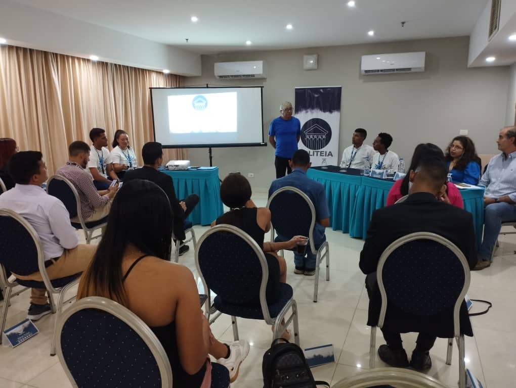 ADHAMargarita's tweet photo. #ADHAM entre jurado en evaluacion final, con participantes del programa #POLITEIA 2024; defendiendo #informe de #documentación sobre caso en #Venezuela, donde se haya #vulnerado algún #derechohumano.
Fortaleciendo nuevos líderes
Agradecidos @juventudinsular y @simoncalderonve https://t.co/uqccNZAkIZ