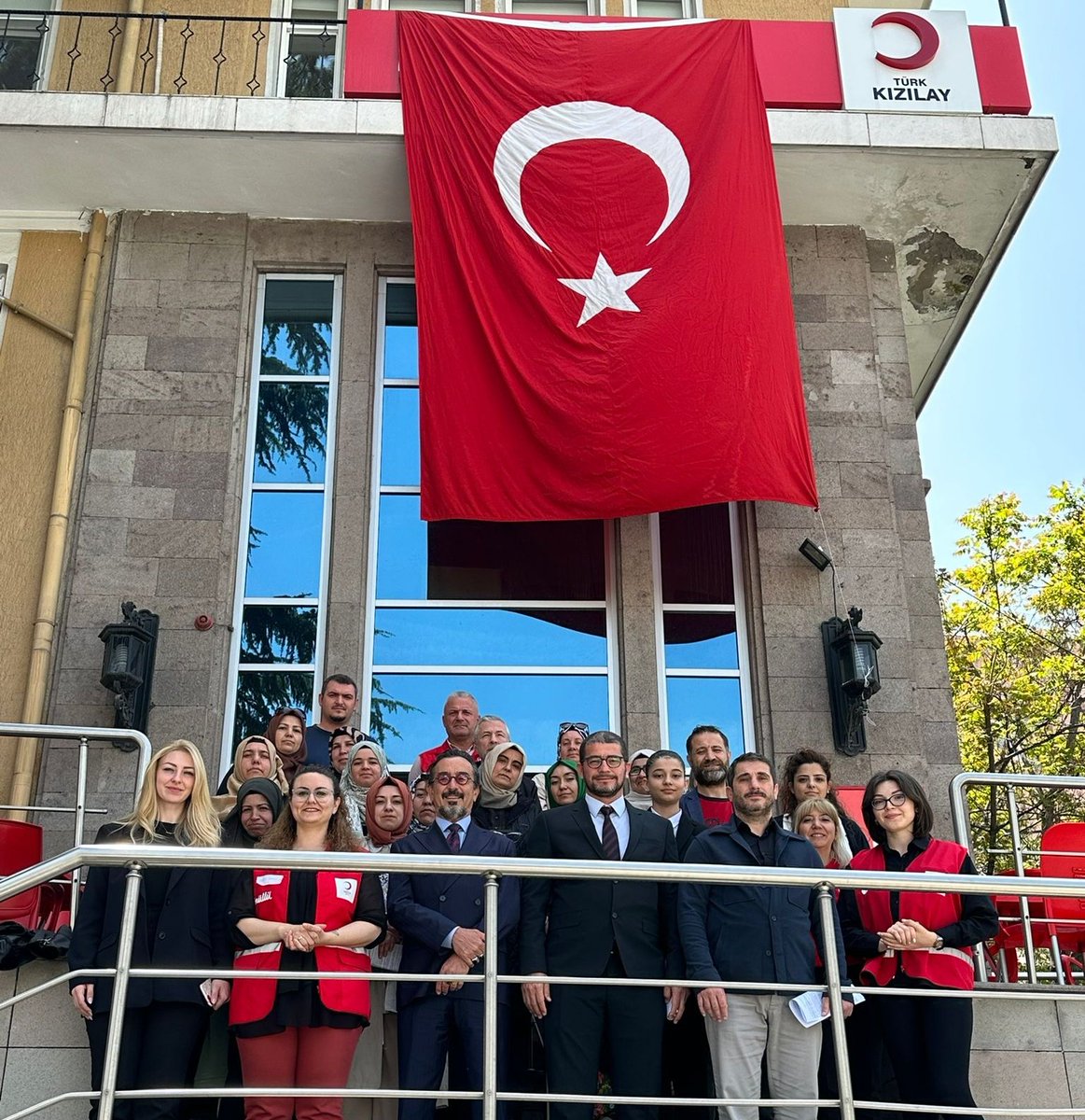 10-16 Mayıs Dünya Engelliler Haftası kapsamında Dünya Sağırlar İslam Federasyonu Genel Başkanı Muhammed İkbal Yıldız katılımı ile işitme engelli bireylerin kan bağışı yapabilmesi konusunda çalışmalar başlatılmıştır.

İyi ki varsın #KanDostum 🩸