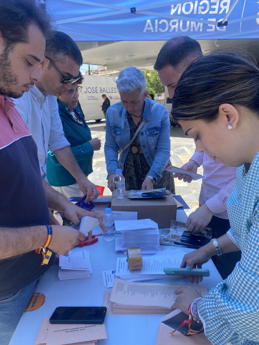 ppcentroeste's tweet photo. Trabajo en equipo, eso es @PopularesMurcia #entreTodosAporLaMayoría https://t.co/mMUQup5j0i