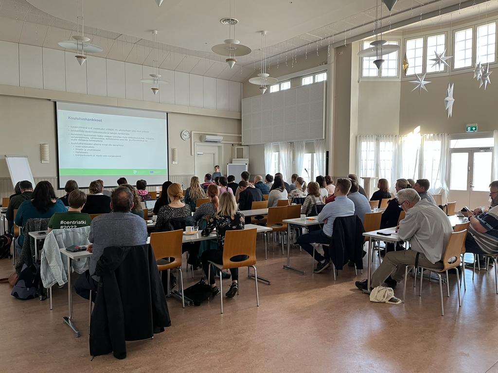 SirkkuW's tweet photo. Salillinen maaseudun kehittäjiä kokoontui tänään kuuntelemaan Villa Elbaan infoa uuden #CAP-kauden hanketuista @pohjanmaanely #maaseutufi https://t.co/9usXnnPywl