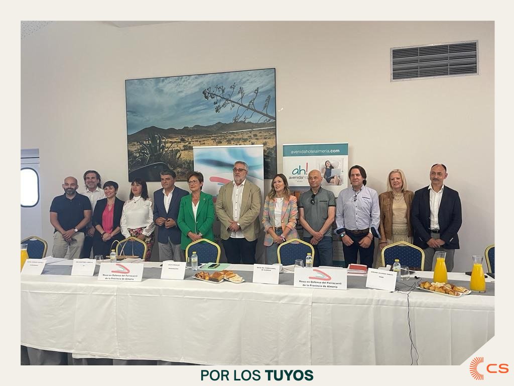 elburgosV's tweet photo. 🟠 Desde @ciudadanos hemos denunciado el atraso ferroviario que sufre Almería y señalamos como culpables directos tanto a PP como a PSOE que lo han permitido desde el gobierno Central cuando han estado al frente. https://t.co/Mf2t9YzAZC