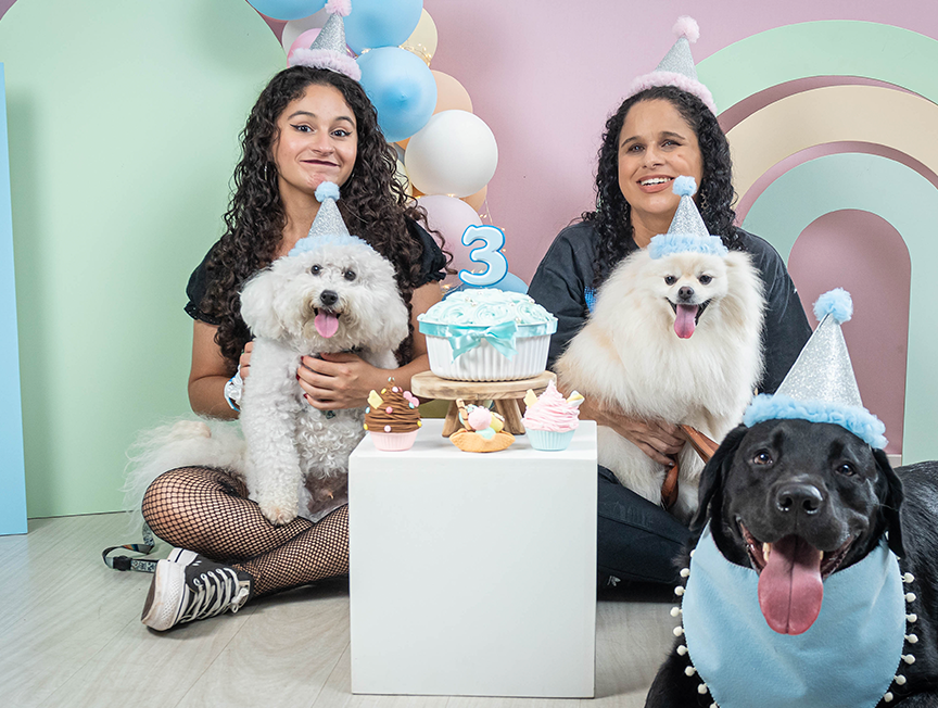 isisleeoficial's tweet image. Eu sempre quis ser mãe!

Mas admito que quando engravidei da Nicole aos 17 anos, eu nunca imaginei as dificuldades que eu enfrentaria sendo mãe e deficiente visual.

Sou grata pelo nascimento da Nicole, porque foi ali que eu renasci!

#diadasmães #deficientevisual #mãe #mãecega