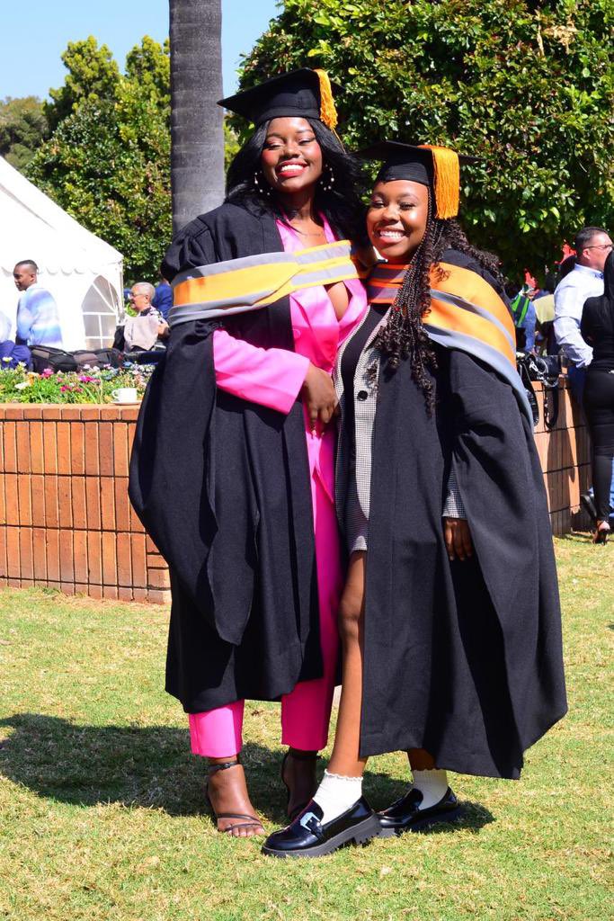 daads_at_up's tweet image. GRADUATIONS | Anthropology 👩🏽‍🎓🎓🎉

It’s graduation season and our students truly stole the spotlight! 🙌 Congratulations to our Anthropology graduates on your achievements. We have no doubt you’ll do great things! 🏅🎊

#flyatup #UPGraduation2023 #autumngraduation
