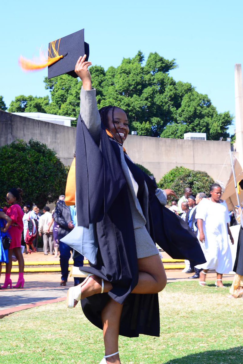 daads_at_up's tweet image. GRADUATIONS | Anthropology 👩🏽‍🎓🎓🎉

It’s graduation season and our students truly stole the spotlight! 🙌 Congratulations to our Anthropology graduates on your achievements. We have no doubt you’ll do great things! 🏅🎊

#flyatup #UPGraduation2023 #autumngraduation
