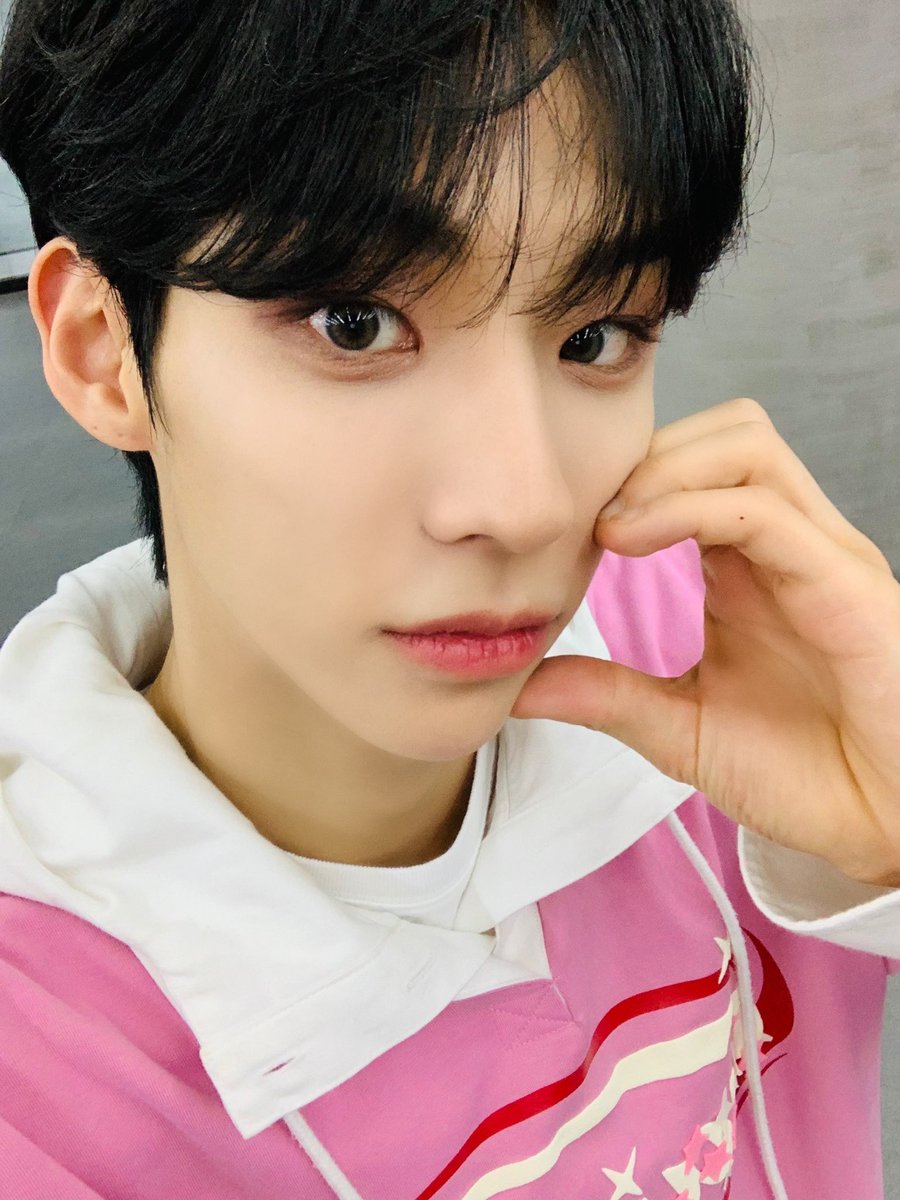 tpstarchive's tweet image. 230516 🦊🫧 08:57PM KST

- 📷
- you’ve worked today💙