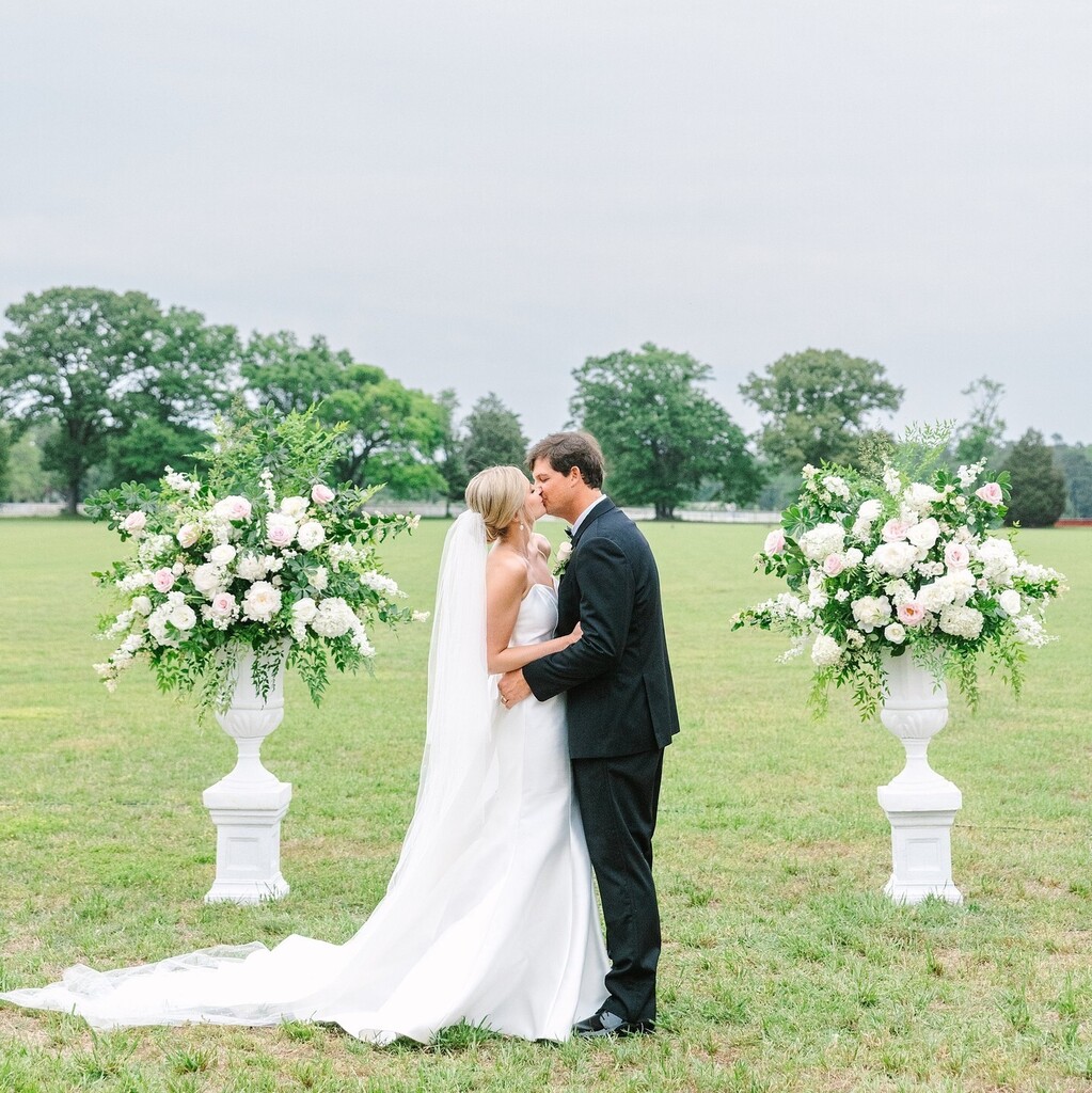 This spring has been filled with the most lovely couples and I am forever grateful for this season of my business 💕 While it has been challenging at times and I've heard "no, you're out of our budget" more times than I can count, I know that the RIGH… instagr.am/p/CsTaGQfNck5/