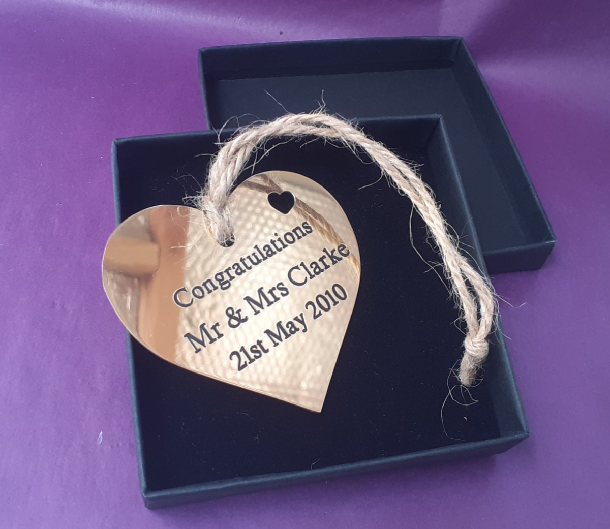 We have just launched a new product, and we think it's FABULOUS
Why not make that gift a little more personal with a brass heart plaque 

#brassplaques #personalisedgifts #weddinggiftidea #weddingheart #brassheartplaques