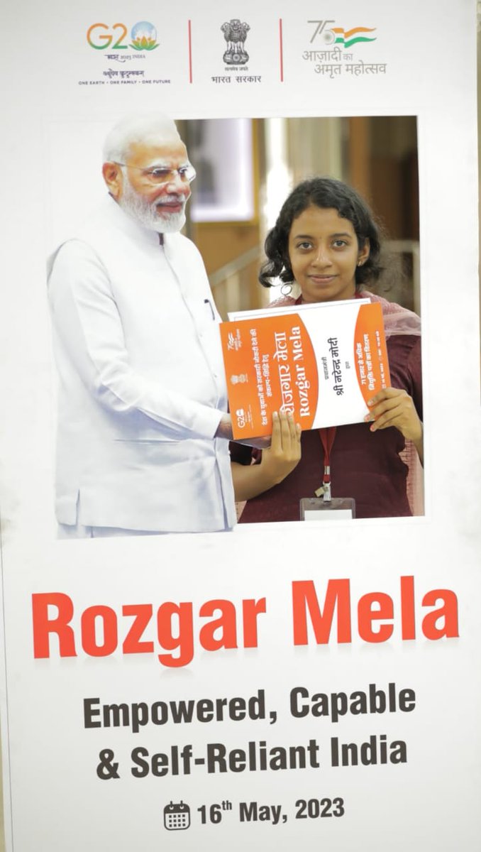 pmgkochi's tweet photo. #RozgarMela
Sri. Sayeed Rashid, Postmaster General, Kochi distributed appointment letters to newly selected candidates in 5th Rozgar Mela 2023 held at Kochi on 16.05.2023.
@IndiaPostOffice @AshwiniVaishnaw @devusinh 
@PMOIndia 
@mygovindia https://t.co/640SsG0O3l