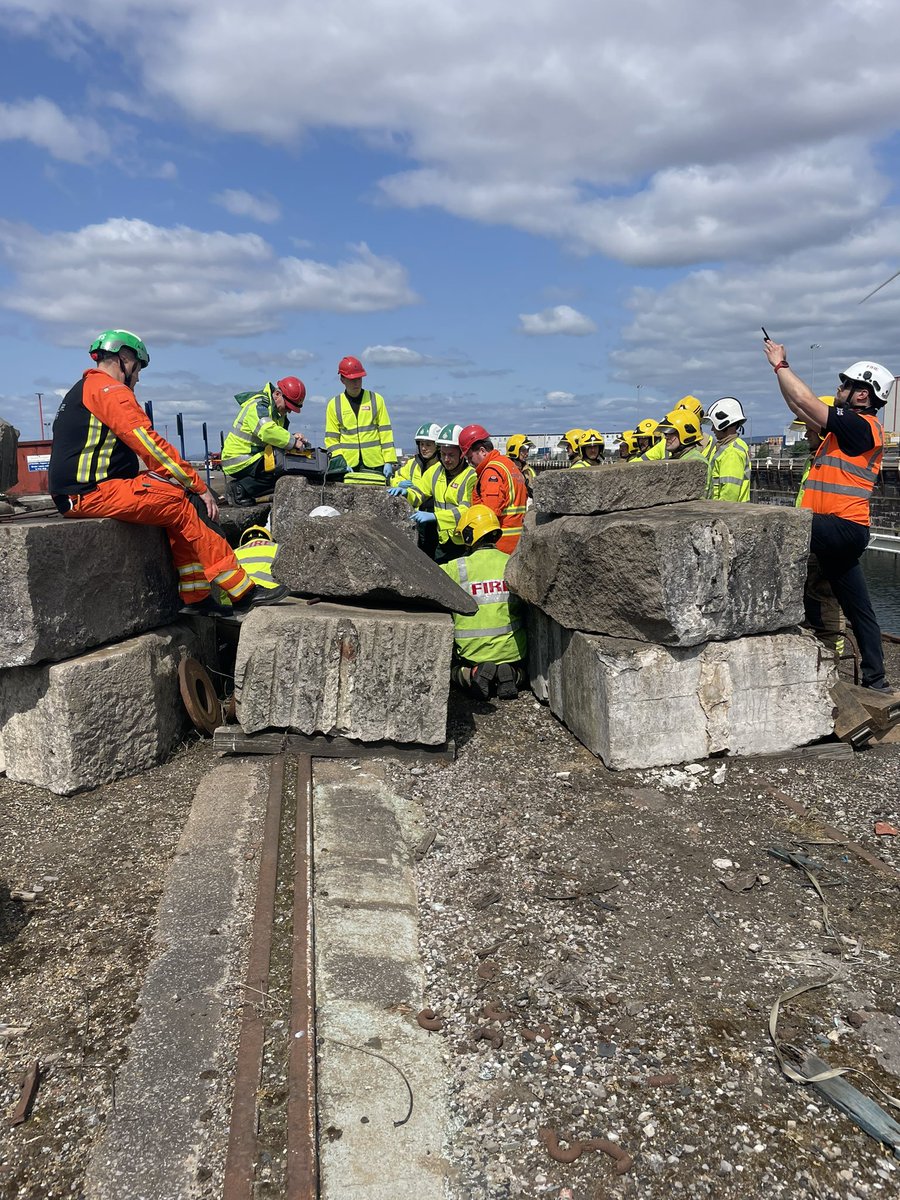 GWAAC's tweet photo. Fantastic morning working together with @AvonFireRescue @UWEPara @HARTSWASFT on some testing simulations at @BristolPort in Avonmouth. A chance to train in crucial rescue techniques, pre-hospital critical care and build relationships.
#MultiDisciplinaryTraining #PHEM https://t.co/7ITQYMgOgC