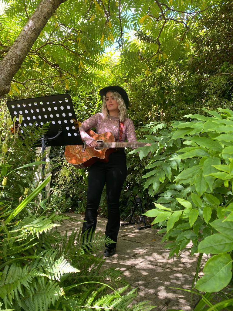 I am delighted that Zara will be returning to Music in the Garden for 2023.  

This time she will be entertainment us on keyboard on the main stage.

#musicinthegardenbigginhill
#fredasgarden