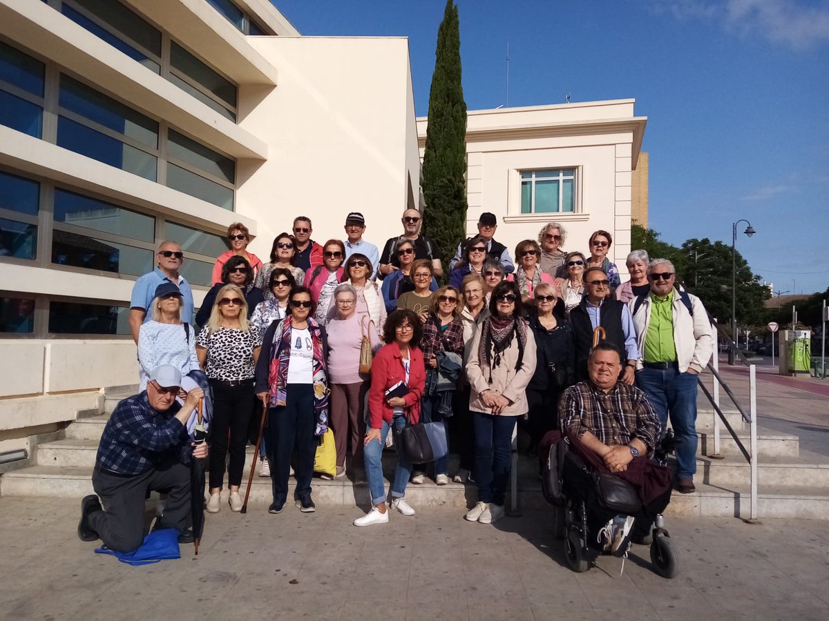 Visita cultural a #Segorbe del alumnado de Unisocietat donde conocieron la Catedral de Sta María de la Asunción, disfrutaron del arte del museo, además de contemplar la Cartuja de Valledecristo (declarada el 1984 como Monumento Histórico-Artístico). #QuartdePoblet #quarteduca