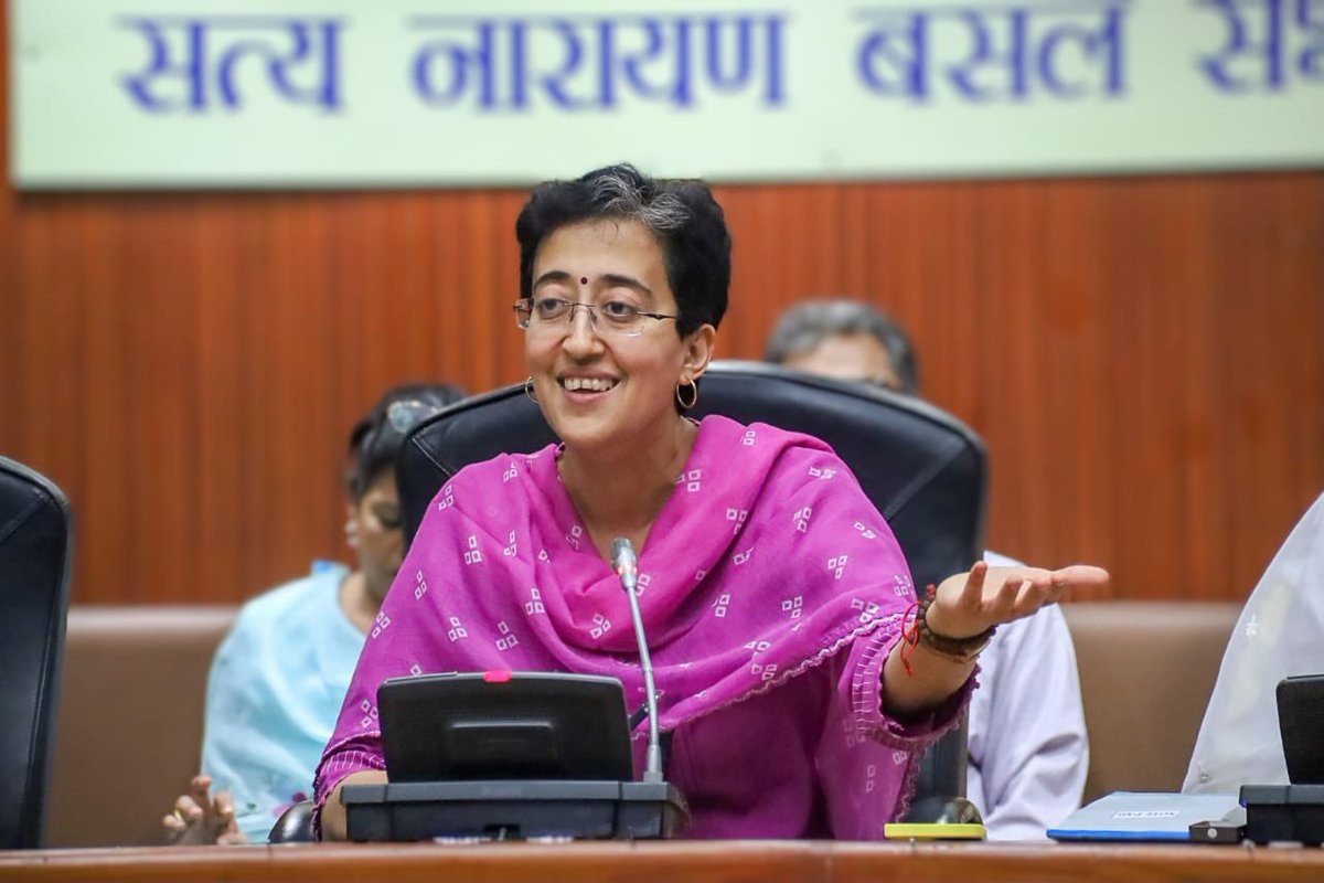 AtishiAAP's tweet photo. MCD में शिक्षा क्रांति लाने के लिए मेंटर टीचर्स बहुत उत्सुक है। दिल्ली सरकार के स्कूलों की तरह, ये मेंटर टीचर्स @ArvindKejriwal जी के विज़न के तहत MCD स्कूलों में परिवर्तन के ध्वजवाहक बनेंगे।

मेयर @OberoiShelly जी के साथ, इन मेंटर टीचर्स से स्कूलों के भविष्य पर संवाद किया। https://t.co/ec4Q6aJuzQ