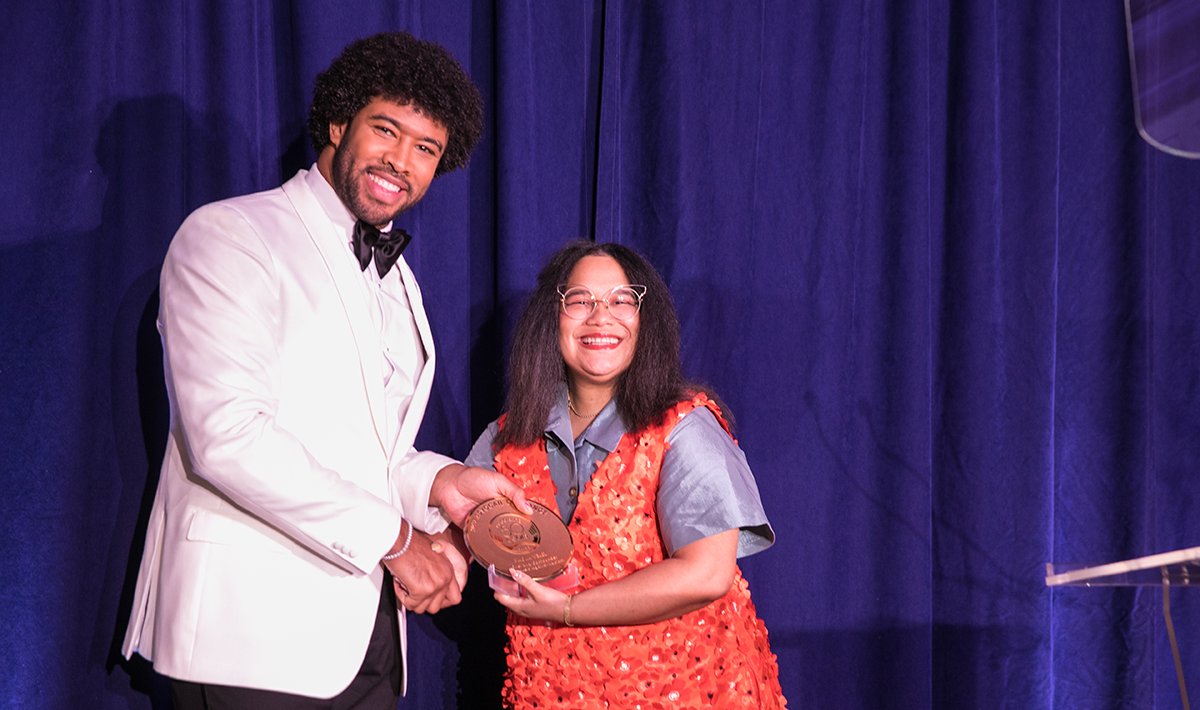 Ayuda_DMV's tweet photo. Best Birthday EVER!!! 🎉 On May 4, we hosted #Ayuda50 - the ✨golden ed.✨ of our annual #StandingWithImmigrants event, benefiting our legal/social/lang services for #immigrants.

Thankful for 300+ Ayuda supporters who came out to @PlanetWordDC  <3 https://t.co/4mUSyWxfuA https://t.co/1tqW4IYZt5