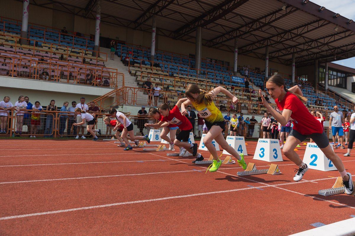 SPORT_GOV_PL's tweet photo. 🤸♀️Blisko 3⃣0⃣0⃣ uczestników, a wśród nich utytułowani polscy lekkoatleci Monika #Jackiewicz i Marcin #Lewandowski, wzięło udział w zachodniopomorskiej odsłonie „Lekkoatletycznych Nadziei Olimpijskich”. To drugie zawody w ramach tegorocznego cyklu akcji.🤸♂️
✅Wsparcie #MSiT. https://t.co/D4uGc5i4Ui