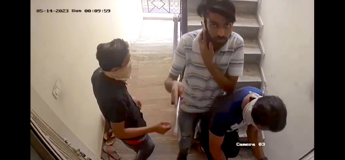 Khushbookhan_'s tweet photo. This gang is fearlessly roaming in Jamia Nagar, and this is the second recorded incident of burglary in the locality. Earlier, it happened in @ZahidAzeemJMI’s place; now, they committed the same in Zakir Nagar West. Despite submitting clear CCTV footage after the earlier incident, police took no action against them, and they fearlessly committed a second incident 

+++
