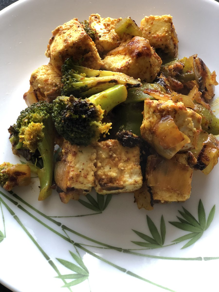 drshalinisdiet's tweet photo. Whatever you eat should be something which is -
Nutrient dense,
Low calorie dense,
has good satiety index and
some health advantage.
Kam to khana hi hai but jo khayein uska kucch fayeda miley aur nuksaan na ho.
#EatSensibly #WeightWatchers https://t.co/B7EBdUcI6x