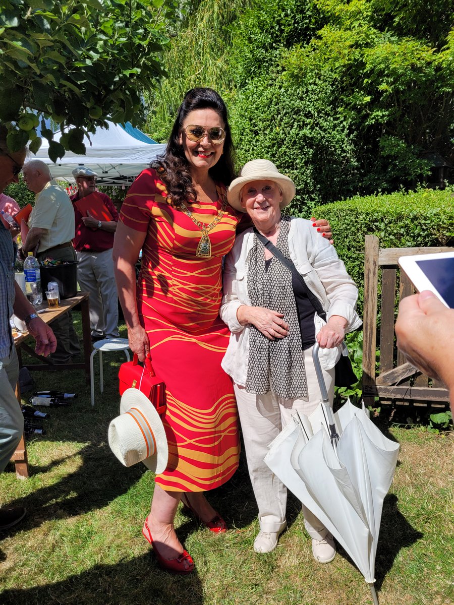 Last year we were lucky enough to have the former <a href="/MayorofBromley0/">Mayor of Bromley</a> Hannah Gray visit my Music in the Garden event.

I wonder if the new Mayor would like to join us for this year's event?

#musicinthegardenbigginhill
#fredasgarden