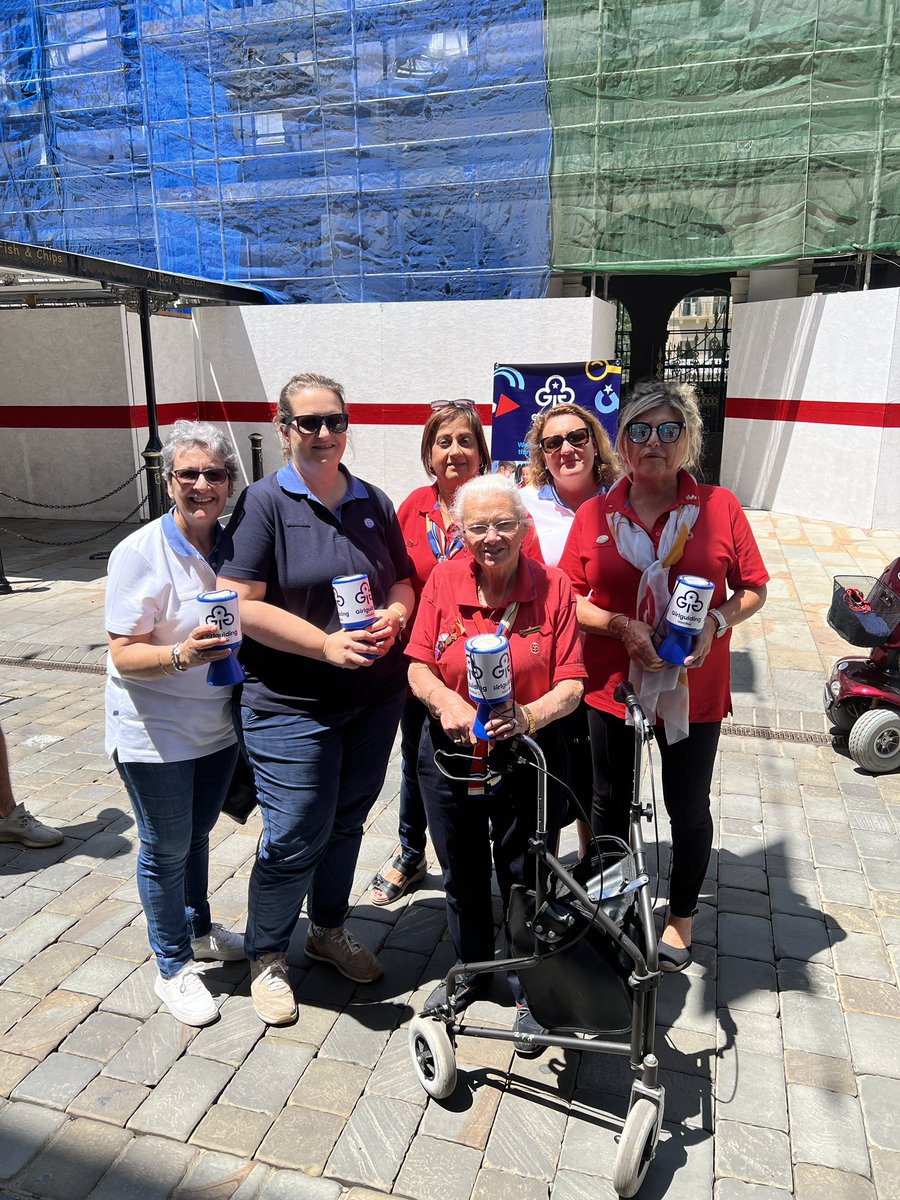 GirlguidingG's tweet photo. A visit from our Ambassador @SamanthaSacra this morning. 
Piazza shift over- onto Morrisons so come find us 💙#forthegirls #support #volunteers #sailingwithBGO https://t.co/64Vvjbh1yG