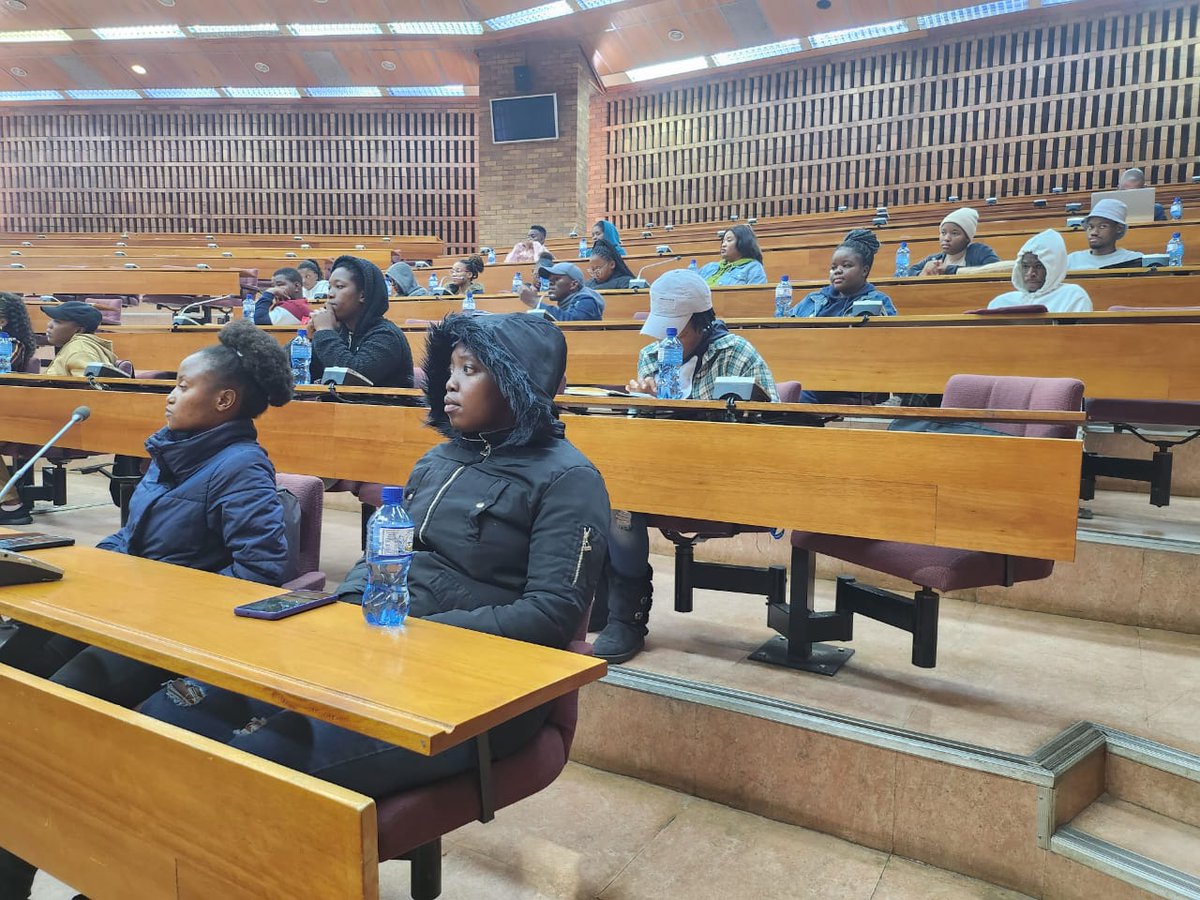 mlabsa's tweet photo. Re fihlile @ULvarsity ra kopana le de cool friends tsa rona, the Design Thinking training also went well🙌.

It was nice to hangout with you @ULvarsity, see you soon.🙂

#YouthEmpowerment https://t.co/PYbw7k0wF5