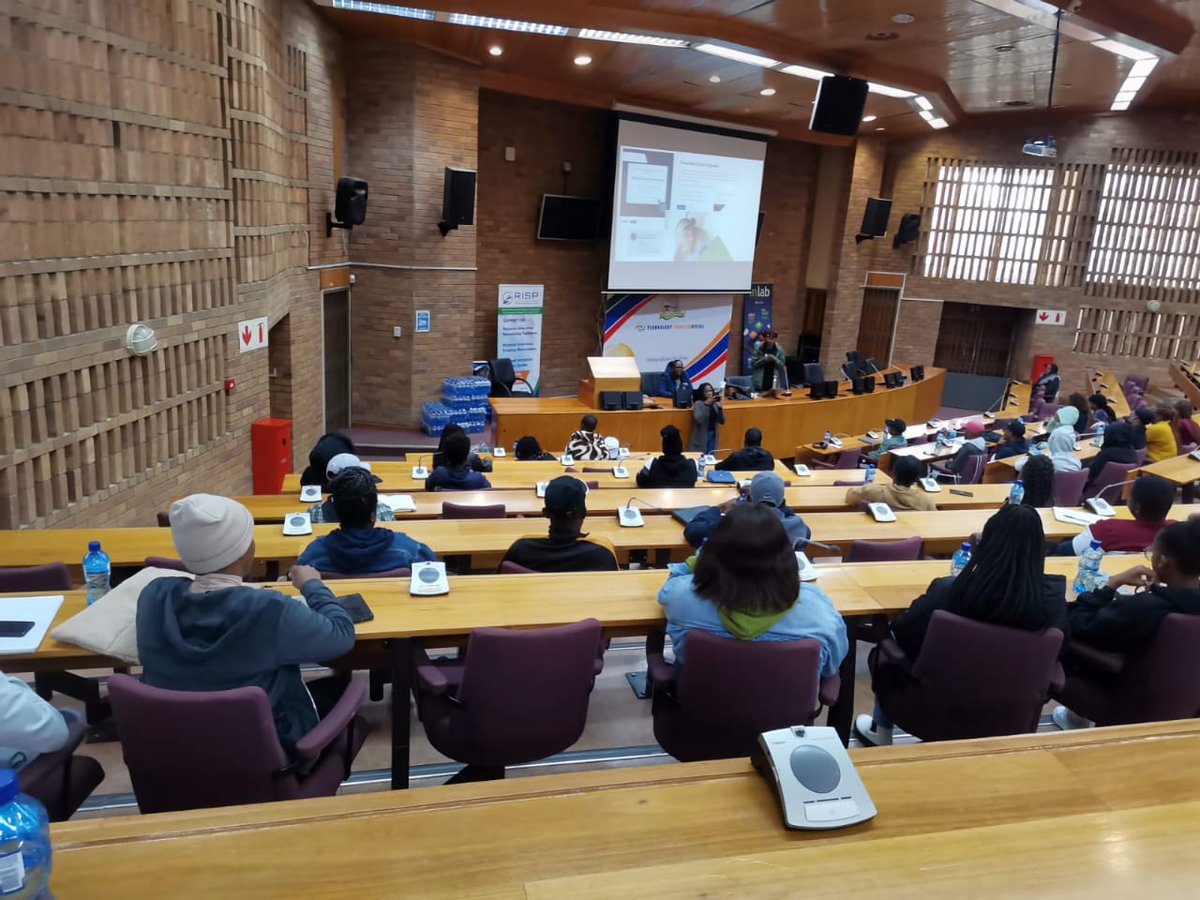 mlabsa's tweet photo. Re fihlile @ULvarsity ra kopana le de cool friends tsa rona, the Design Thinking training also went well🙌.

It was nice to hangout with you @ULvarsity, see you soon.🙂

#YouthEmpowerment https://t.co/PYbw7k0wF5