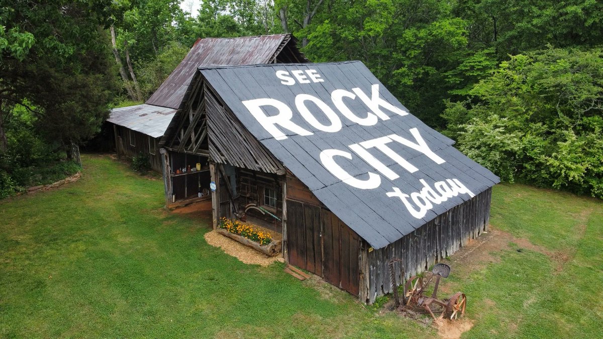 SeeRockCity's tweet photo. Final brushstrokes have been made to preserve a historic Rock City barn advertisement in Rydal, Georgia, commemorating the finale of Rock City Gardens’ 90th anniversary year. 

Photo credit (before): Tim Ward
#seerockcity #rockcitybarns https://t.co/oefwVBiND9