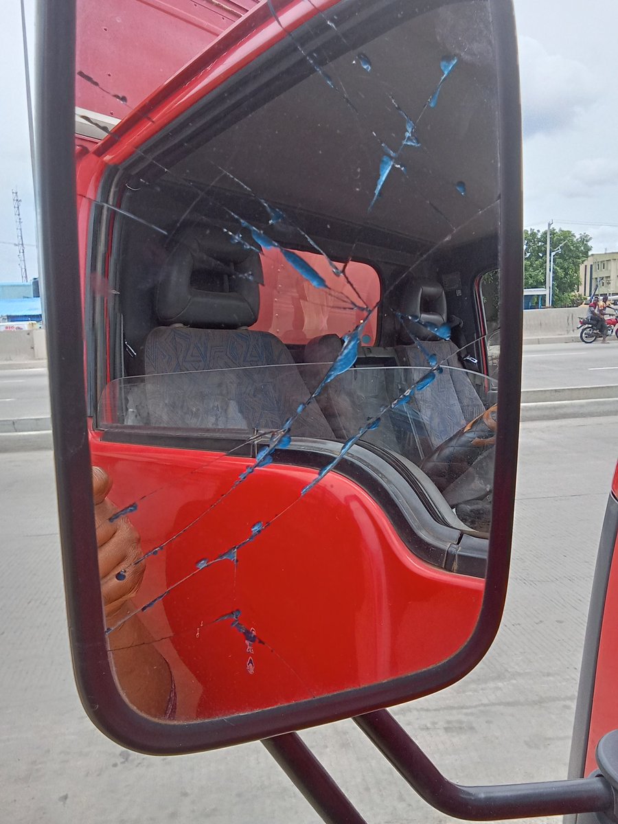 TumininuFrances's tweet photo. @lagosvio Warn those boys at daleko road, rice Market. They broke my vehicle mirror just now. They are fast becoming nuisance, except you people don't want to go out with our vehicle. We all go out to look for our daily bread. The harrassment is getting too much. https://t.co/4WVnq9v1dC