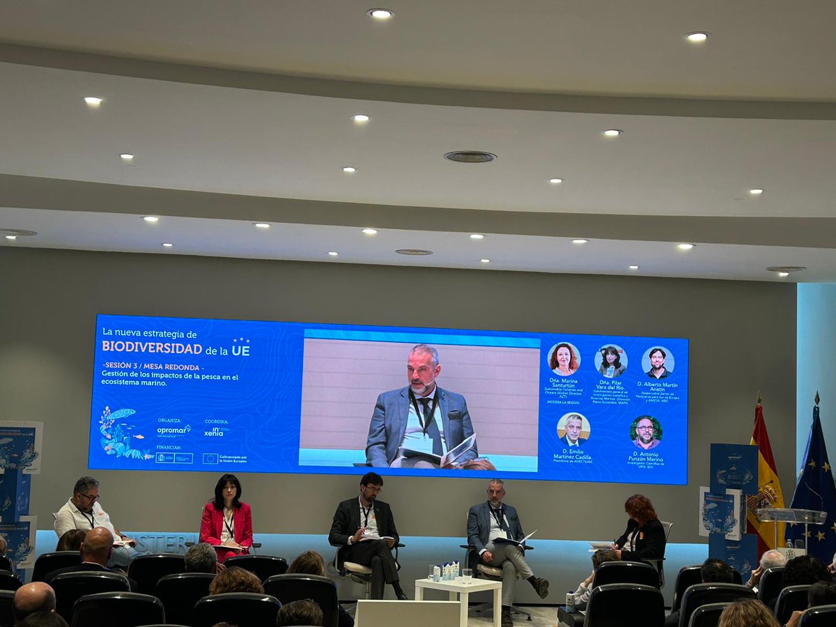 BluesFip's tweet photo. Hoy los socios de FIP BLUES asisten y participan en la jornada organizada por @Opromar1 en la sede del
@mapagob
En la imagen, la sesión "Gestión de los impactos de la pesca en el ecosistema marino", en la que ha participado D. Emilio Martínez Cadilla, presidente de #ANECTEAM https://t.co/ejmihWuqGW