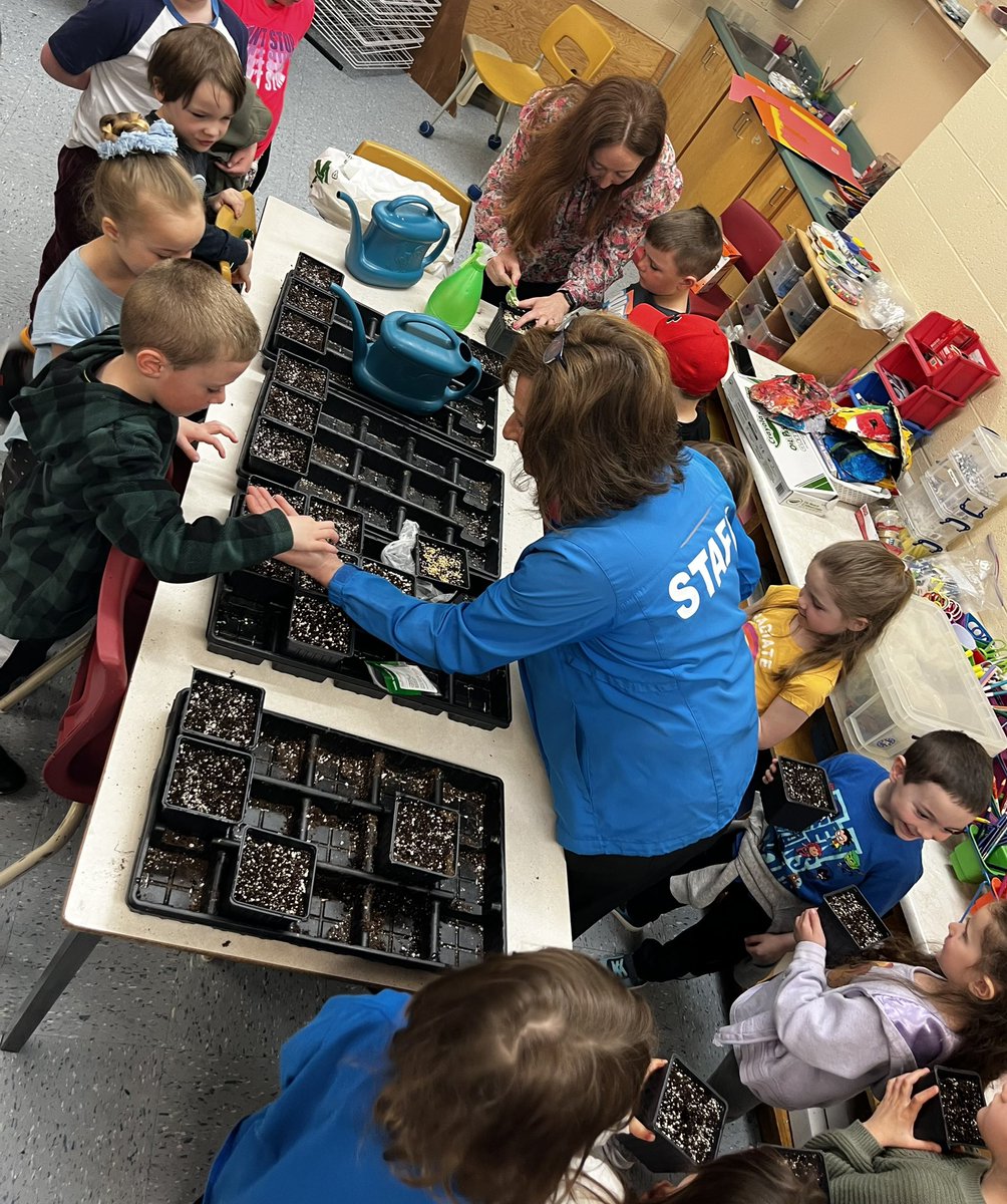 Goulds_Elem's tweet photo. Thank you to Jeanette Putt from Rise and Shine Nursery for coming in and helping our Kindergartens plant seeds this morning #learningtogrow #springisintheair https://t.co/W93LJxPYAK