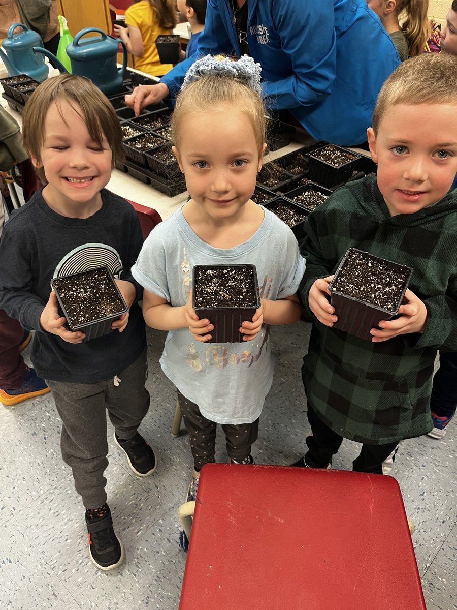 Goulds_Elem's tweet photo. Thank you to Jeanette Putt from Rise and Shine Nursery for coming in and helping our Kindergartens plant seeds this morning #learningtogrow #springisintheair https://t.co/W93LJxPYAK