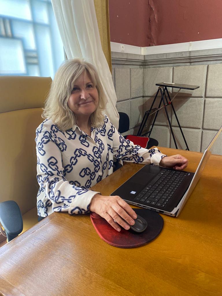 AulaMagna's tweet photo. #EleccionesUGR Es el turno de la última candidata que aspira al Rectorado de #UGR (@CanalUGR). Francisca López ( @francisca_ugr) ya ha votado en unas elecciones en la que se espera un alto porcentaje de participación. https://t.co/oWWtoMVv39