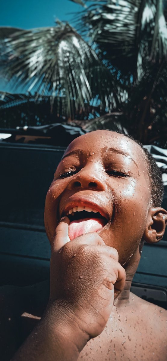 If you see this and you're a photographer show me a shot you are still really pumped on 🙏🏾 
I'm a film photographer from 🇯🇵 / 🇬🇭. This moment could be the best thing to happen to you, let it flow. 
The last frame shot it with <a href="/Huawei/">Huawei</a> y6.