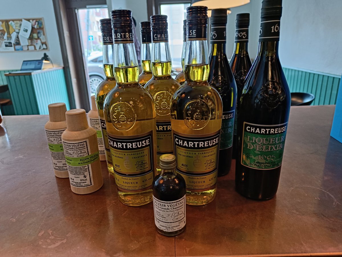 DanskTjener's tweet image. Nye forsyninger!!! Så kan man vidst kun være lidt glad!!! 😊 #chartreuse