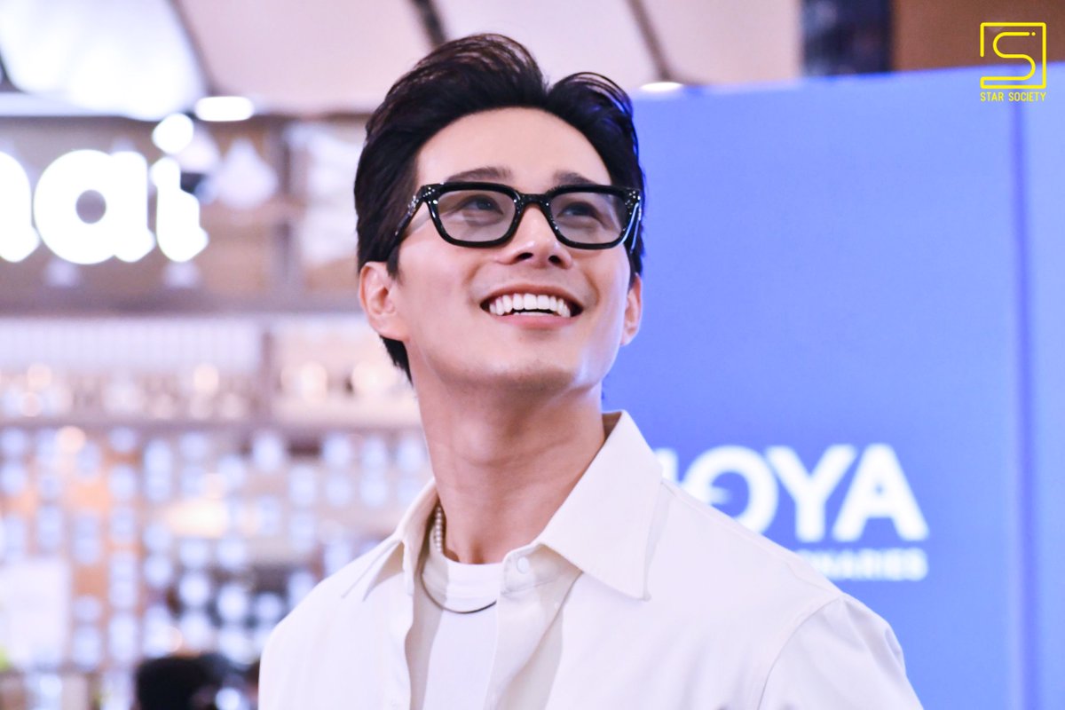 STARSOCIETY_TH's tweet image. บี้-ธรรศภาคย์ และน้องเป่าเปาร่วมงานแถลงข่าวเปิดตัวเลนส์แว่นตา MiYOSMART ที่ได้รับรางวัลเลนส์ชะลอการเพิ่มขึ้นของสายตาสั้นในเด็ก&apos; ด้วยเทคโนโลยีล้ำสมัยจากไทยโฮยาเลนซ์ ผู้นำระดับโลกด้านนวัตกรรมเทคโนโลยีเลนส์สายตา

#บี้ธรรศภาคย์ #น้องเป่าเปา  
#MiYOSMART #HOYAThailand…