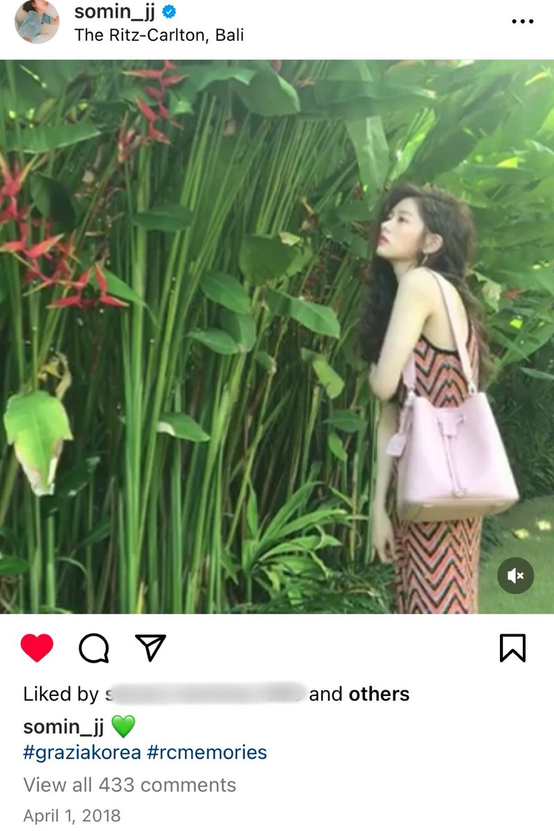 UD316510's tweet photo. To the Q. where do u want to visit in Indonesia, #LeeJaeWook’s A. was ‘Bali’ at JKT press earlier this year. We know #JungSoMin’s been there already 4 magazine shoot in 2018 and she loved the place, too.💚💜 Using matching colored hearts, SM started it earlier than JW as usual. https://t.co/Yv2fMJlsDc